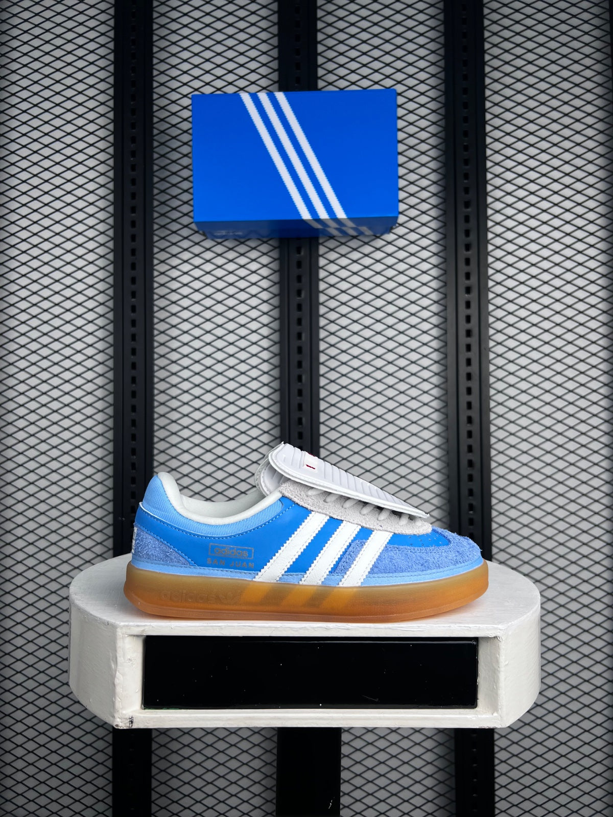 Low-profile indoor silhouette in sky blue with gum sole