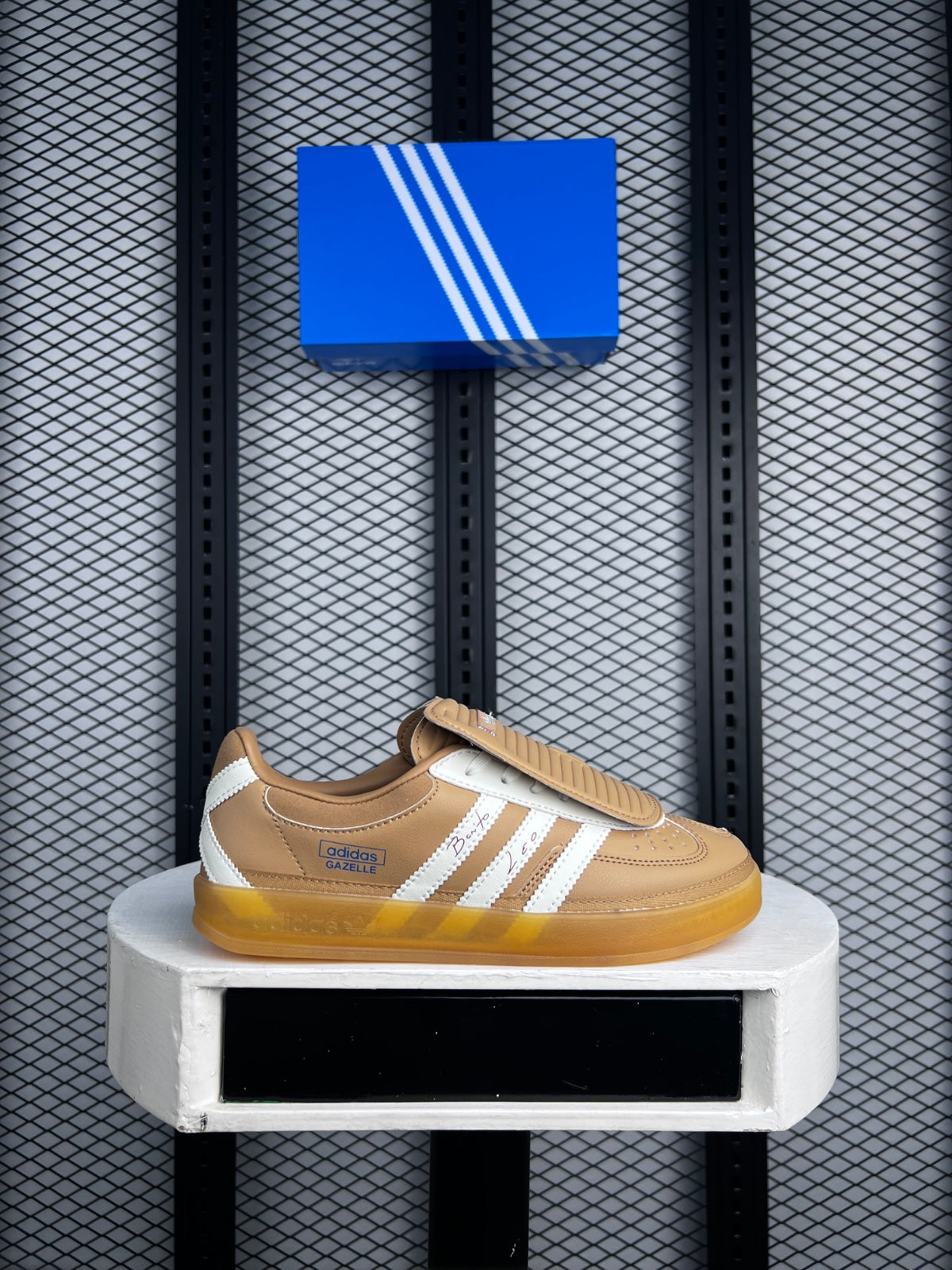 Smooth camel leather trainer with translucent gum sole