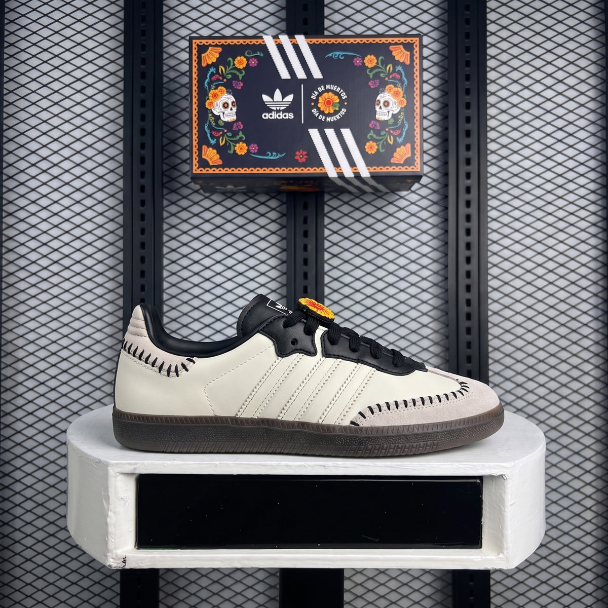 Contrast-stitched cream leather trainer with dark gum sole
