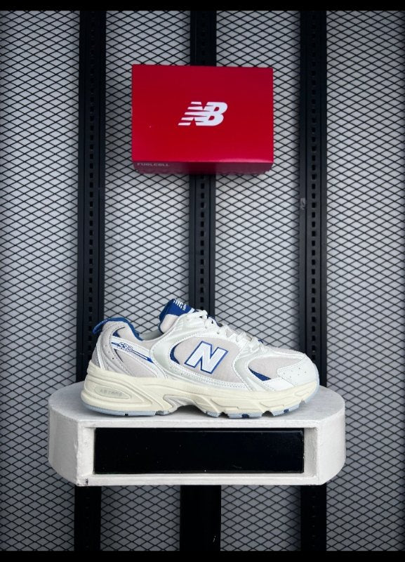 Colour-block perforated textile runner in white and blue