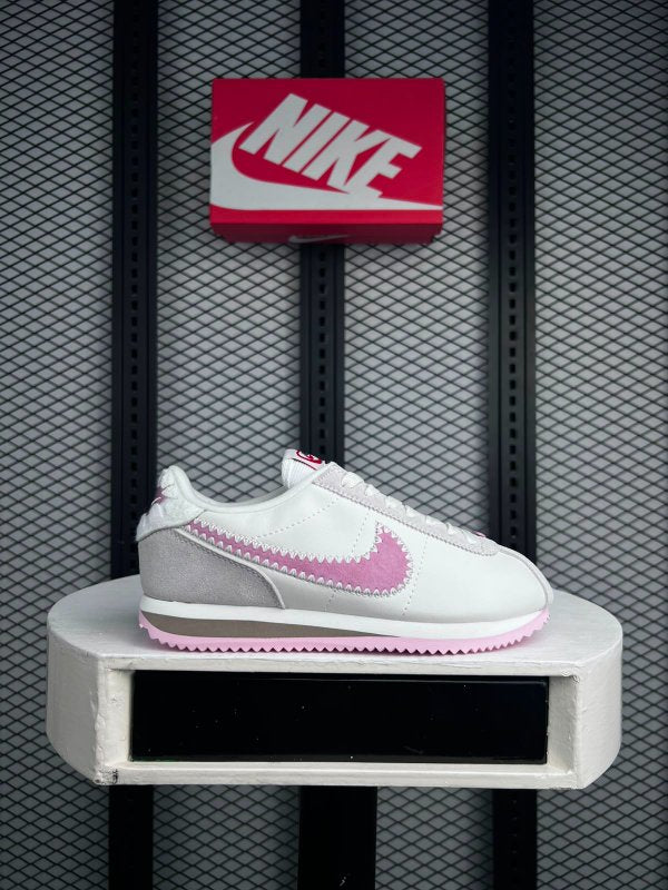 Serrated-sole leather sneaker with stitched pink overlay