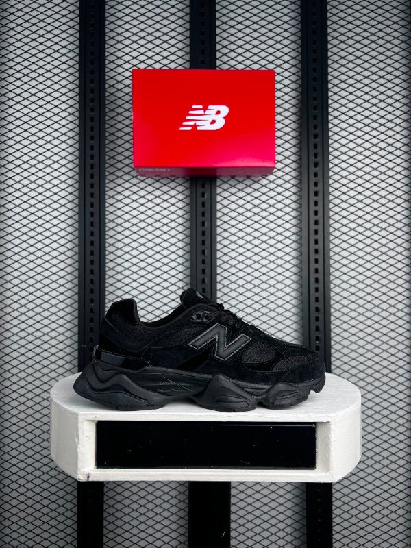 Sculpted-sole layered runner in all black