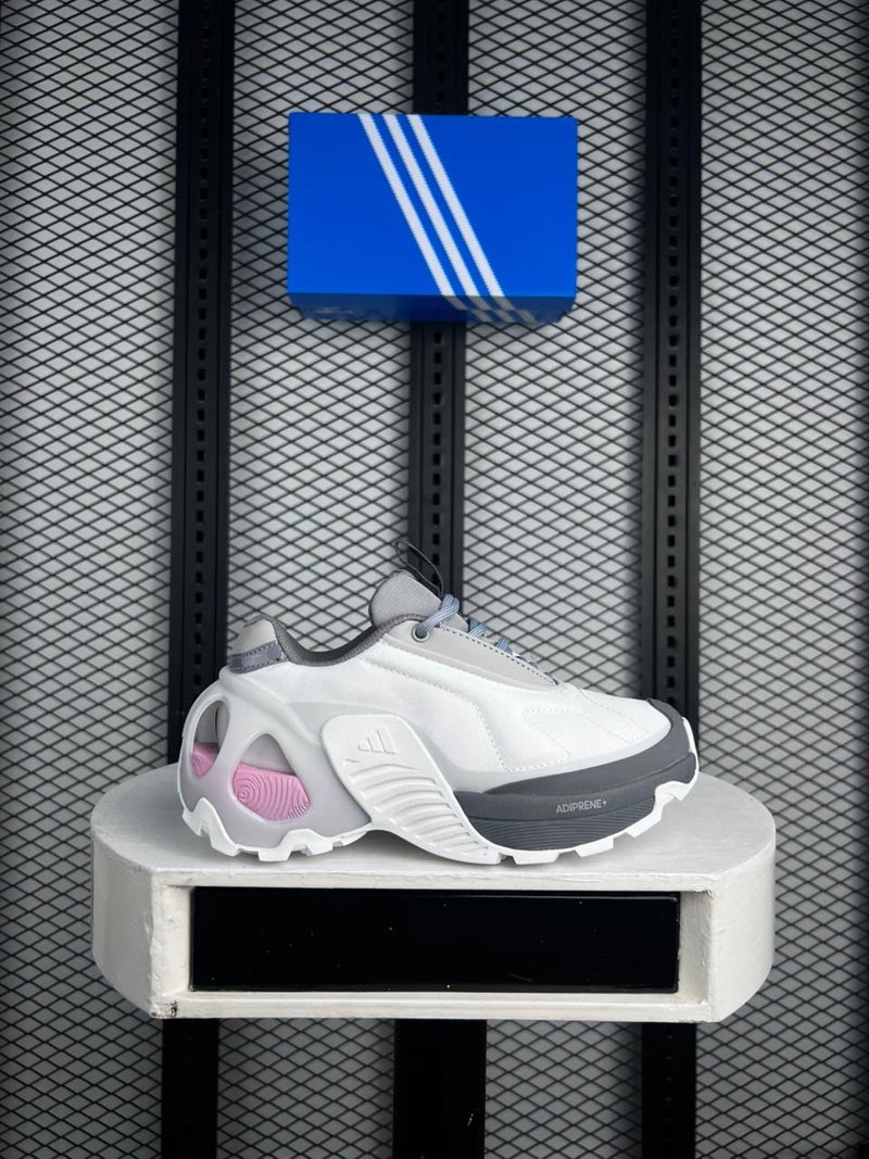 Cutout-heel textile trainer in white and grey
