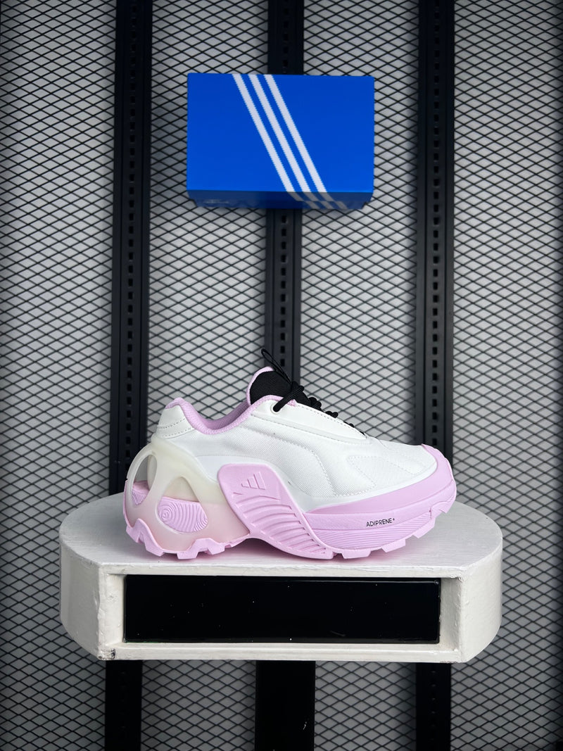 Chunky low-top runner with translucent heel cage