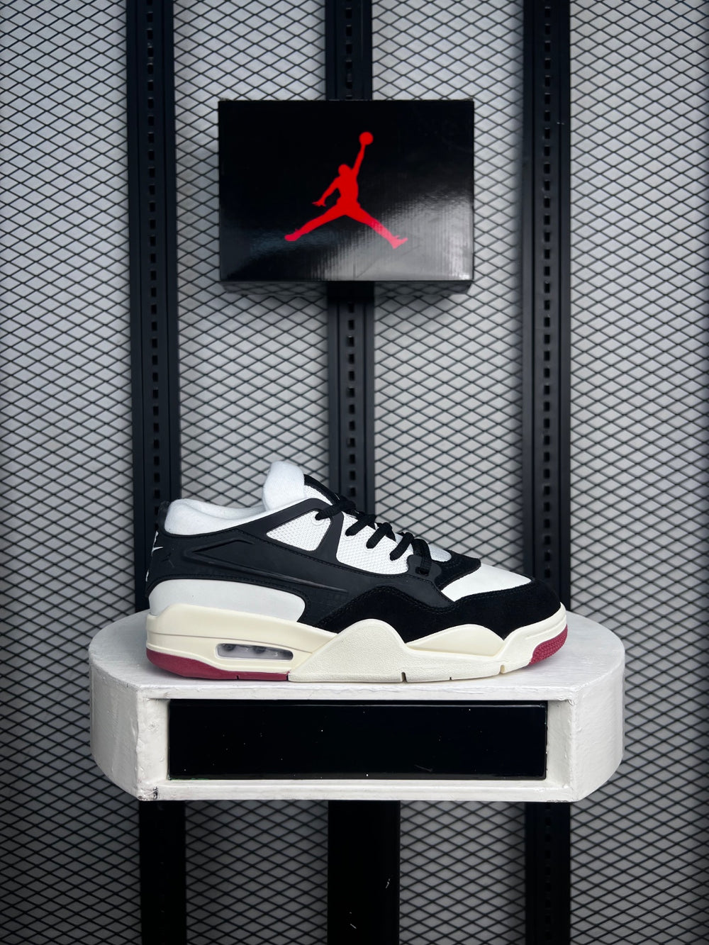 Cushioned-sole TPU-cage low-top in black and sail