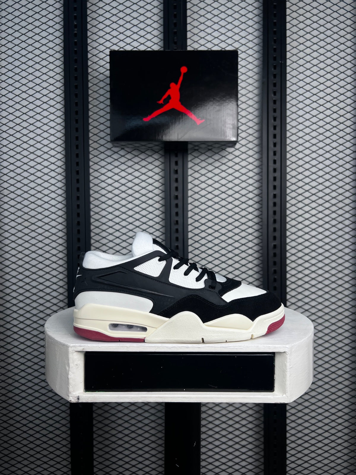 Cushioned-sole TPU-cage low-top in black and sail