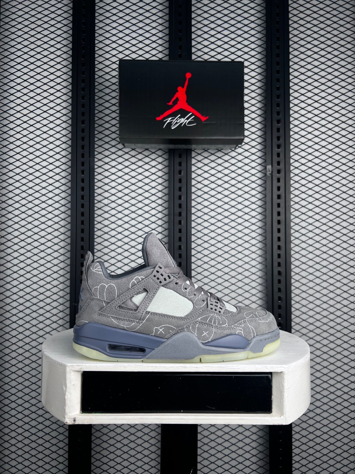Etched illustration mid-top trainer in tonal grey
