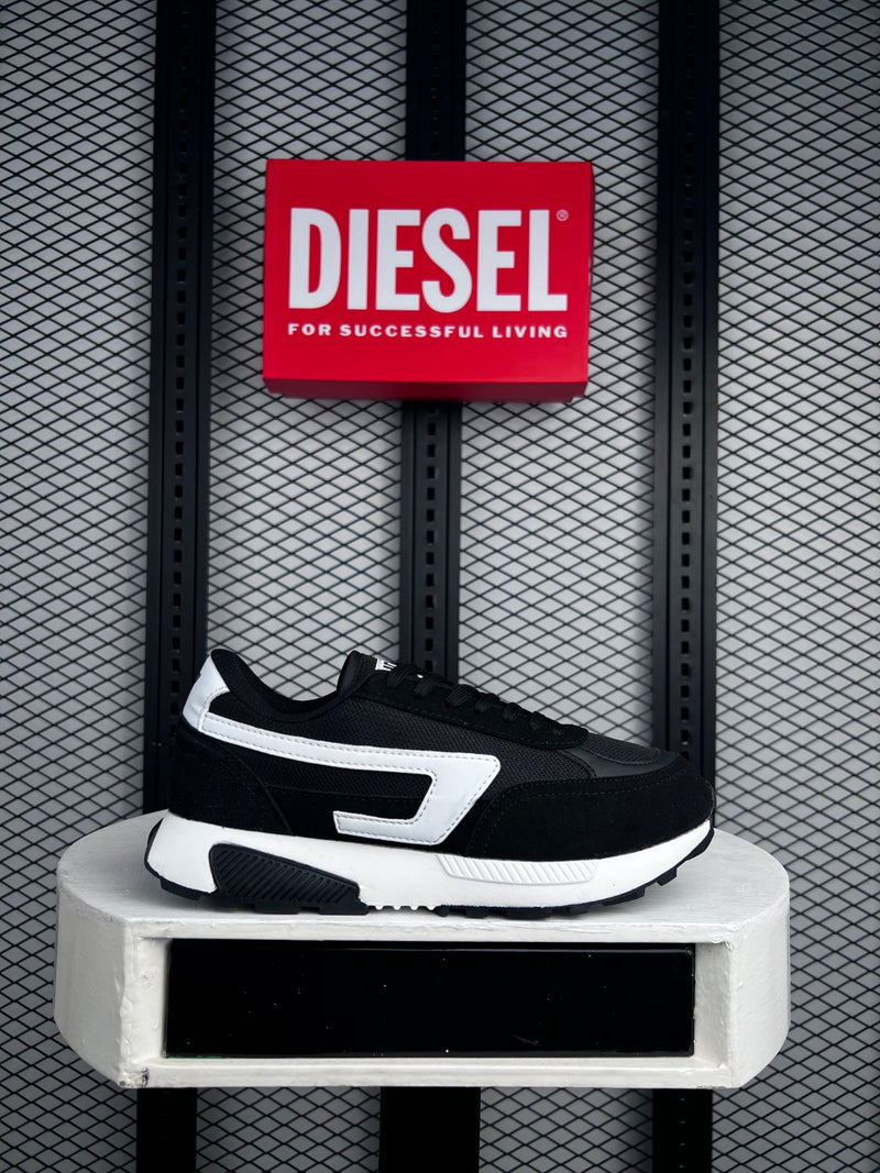 Contrast-panel low runner in black mesh and white