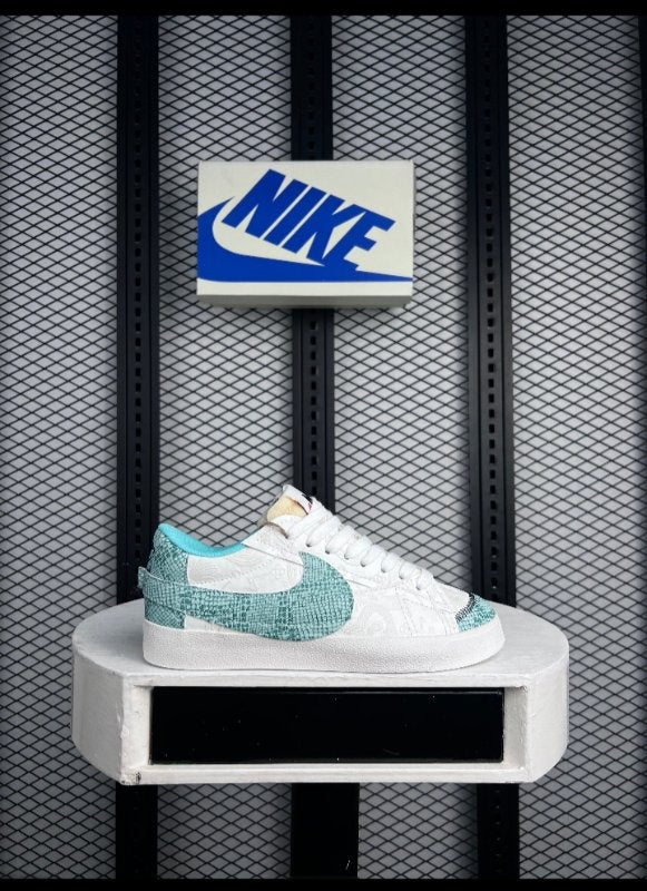 Low-top sneaker White Teal