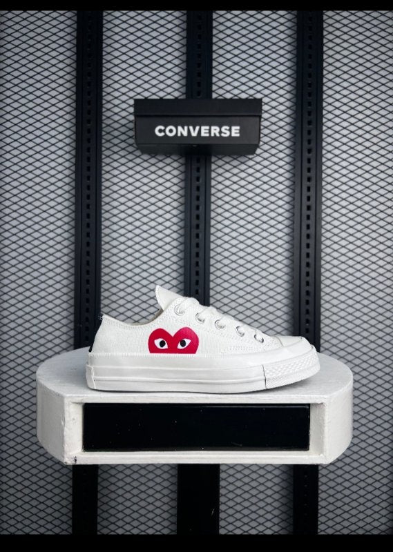 Low-top sneaker Play