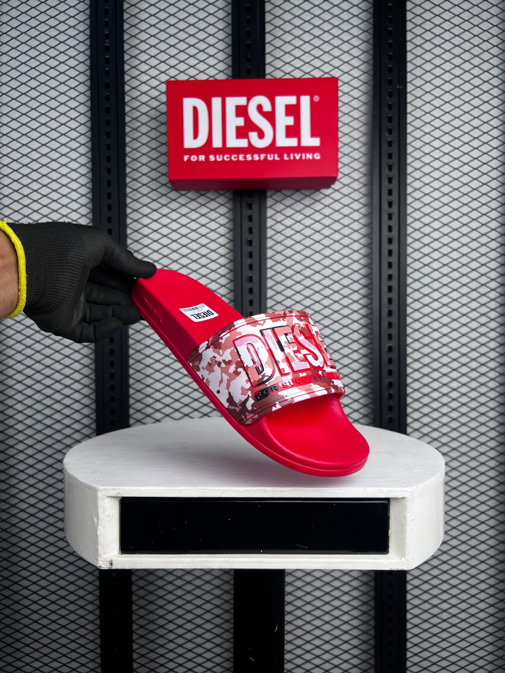 Moulded slide silhouette in red with camouflage strap