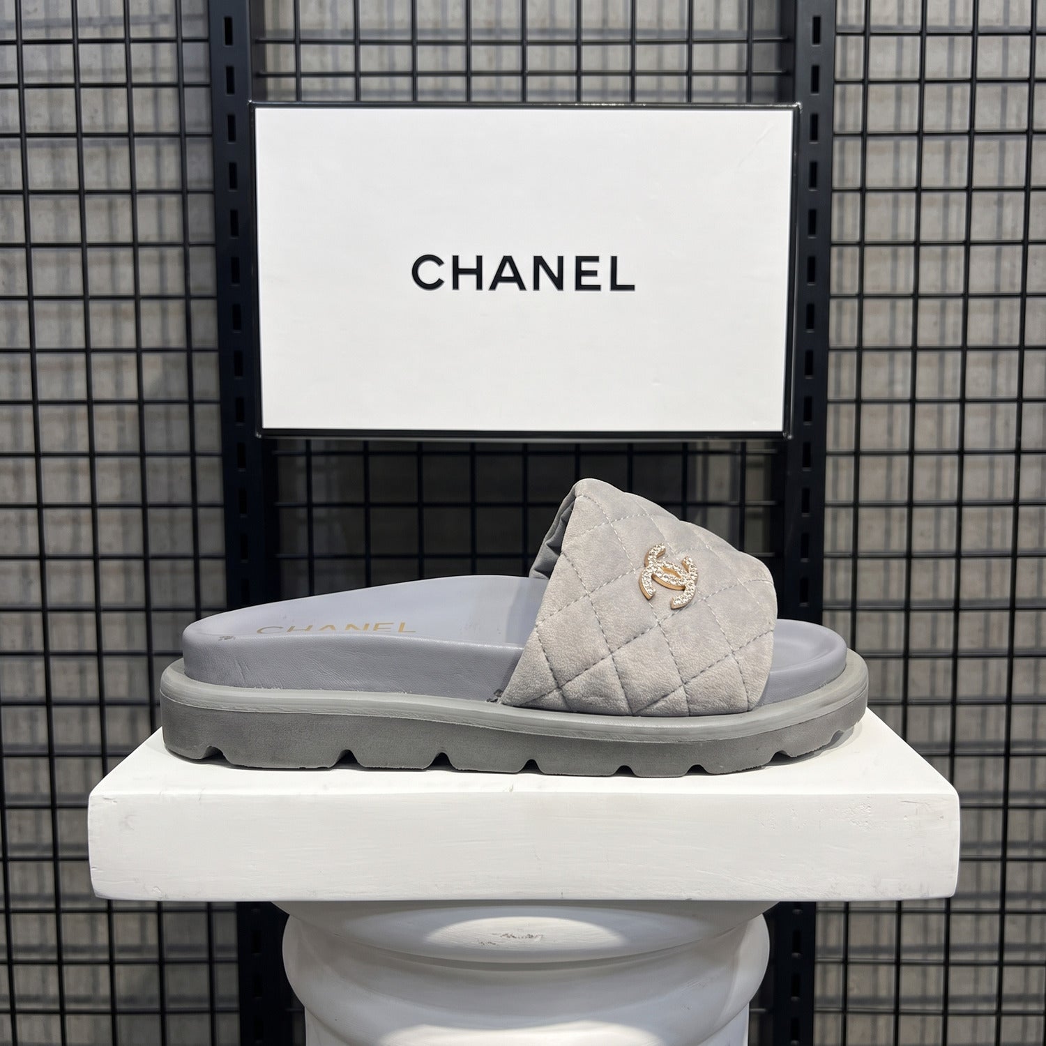 Quilted Slide White