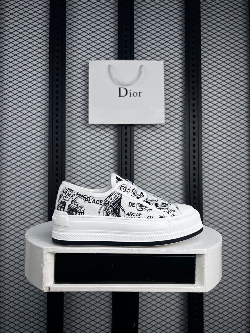 Graphic-print canvas platform low-top in cream
