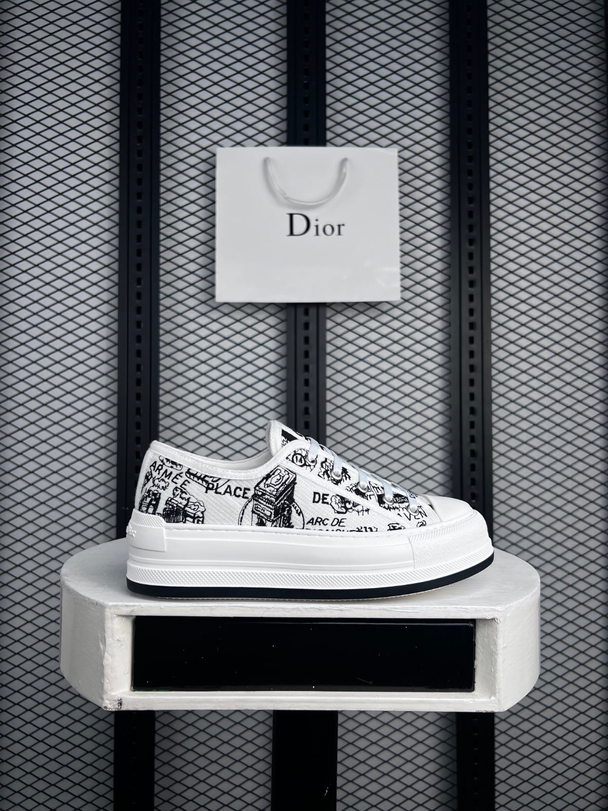 Graphic-print canvas platform low-top in cream