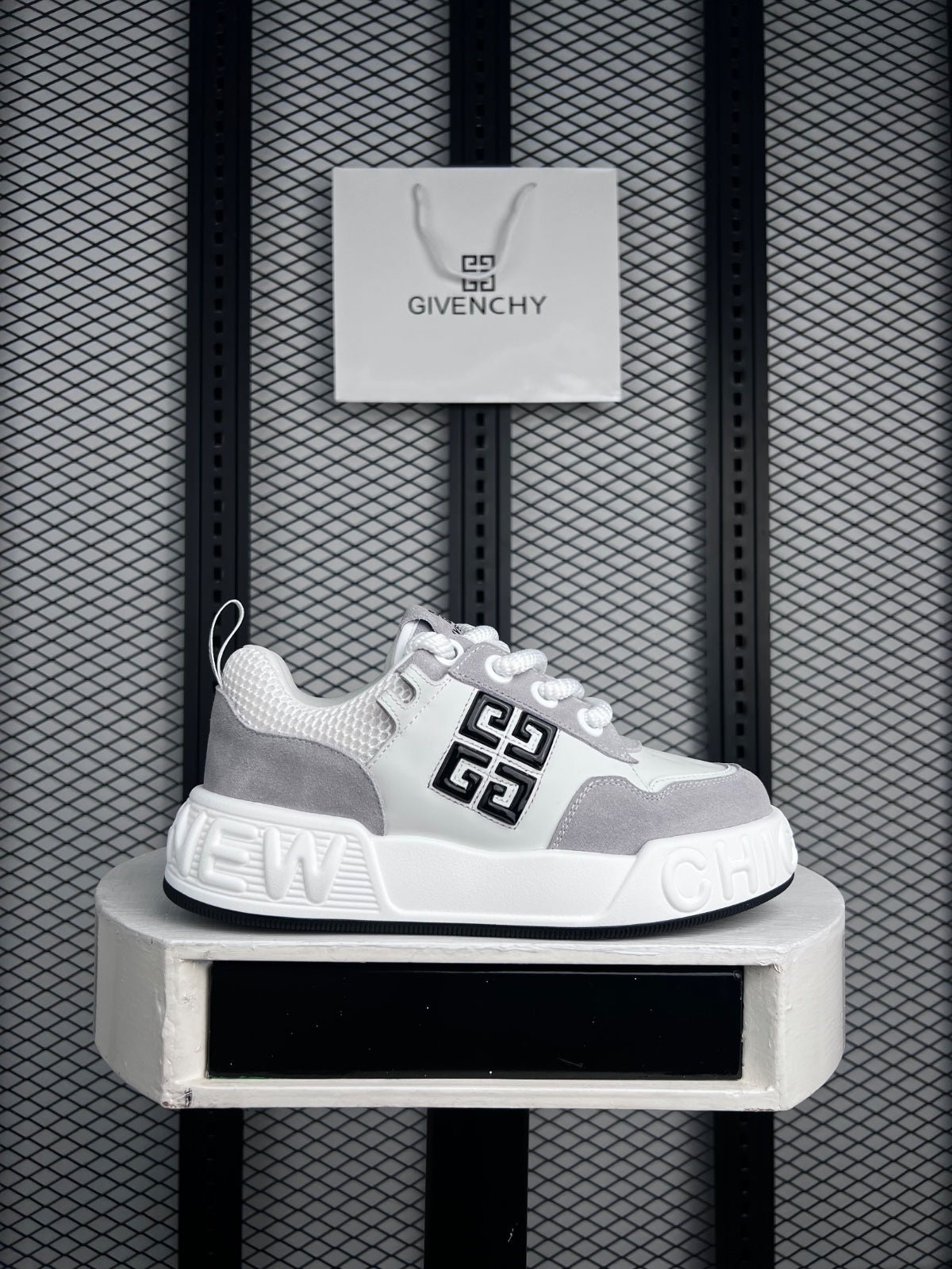 Platform-sole mesh and panelled low-top in light grey