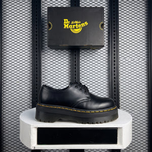 Smooth leather platform derby with yellow stitching