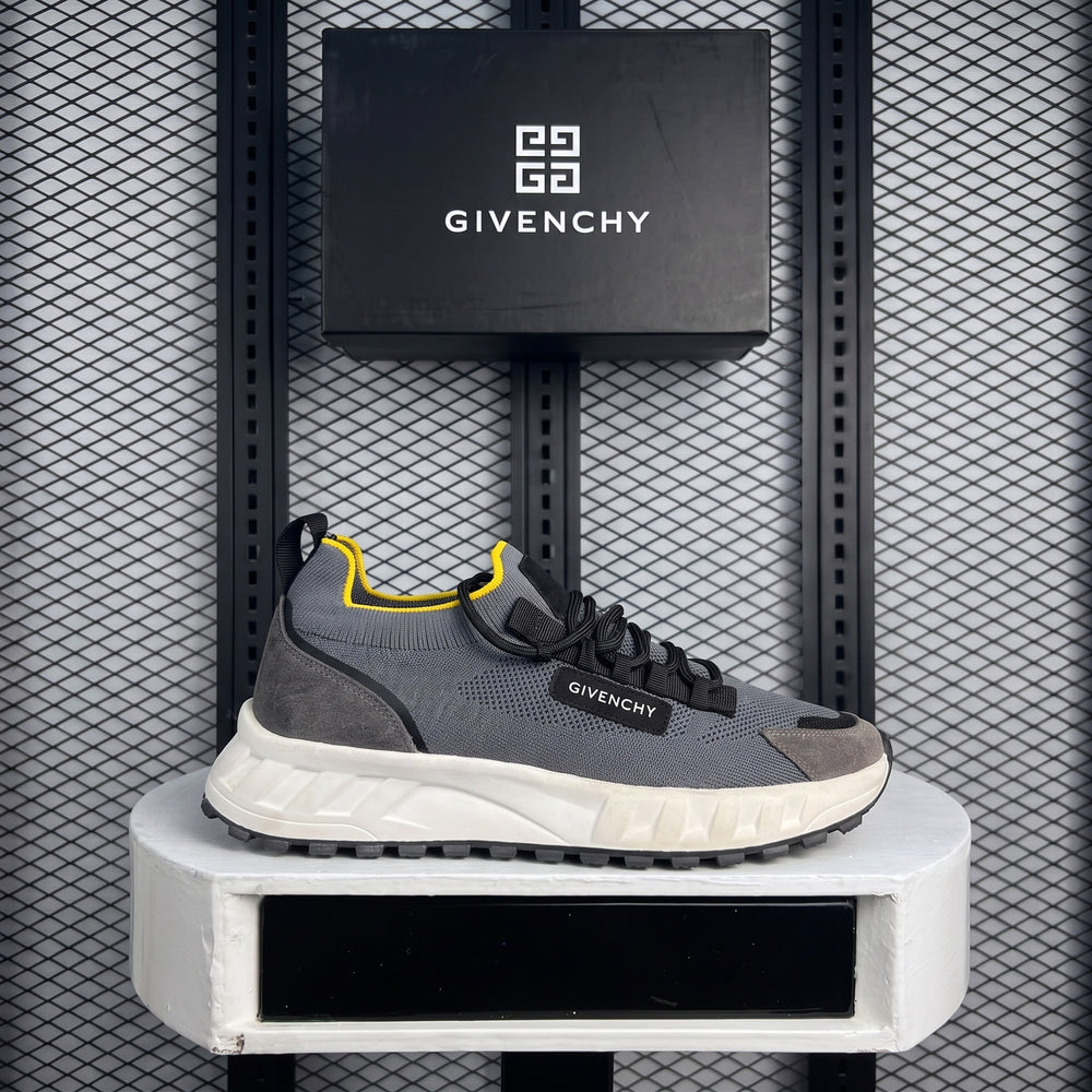 Knit sock runner in grey with yellow trim