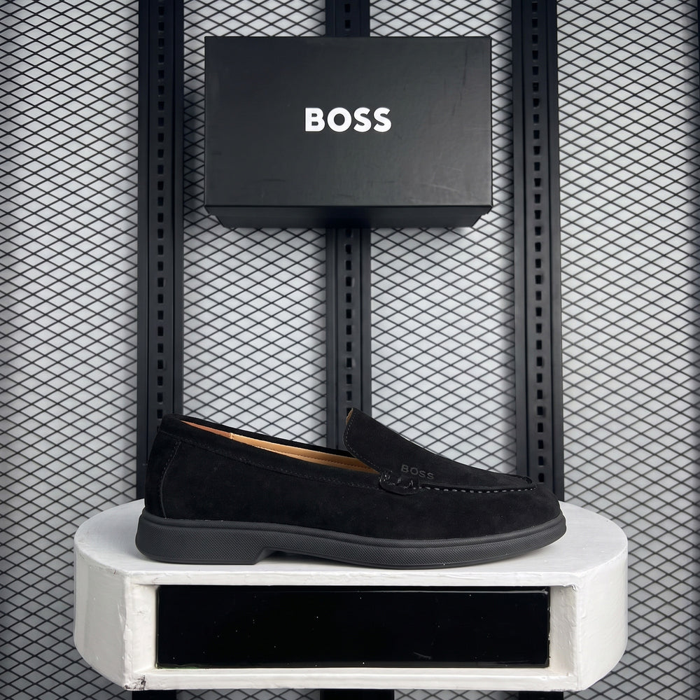 Slip-on driving silhouette in black brushed leather