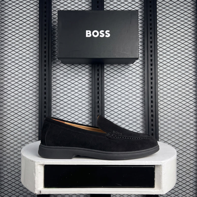 Slip-on driving silhouette in black brushed leather