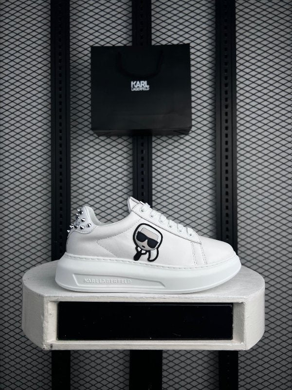 Sneaker White Spike Studs