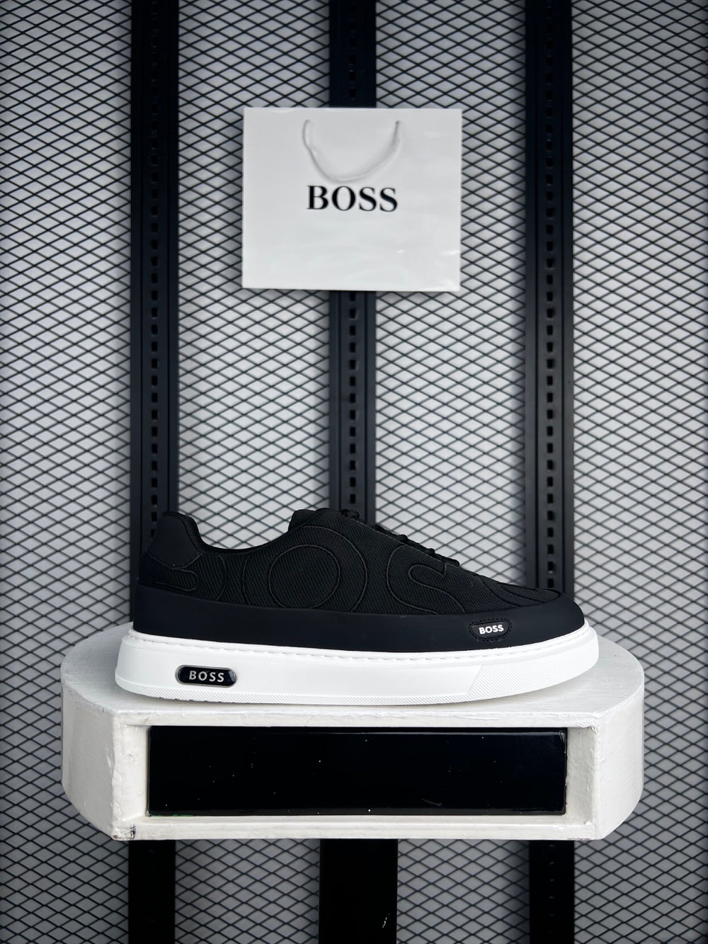 Low-top sneaker Black White