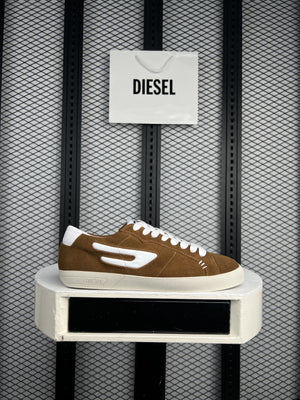 Brushed leather low-top in tan and white