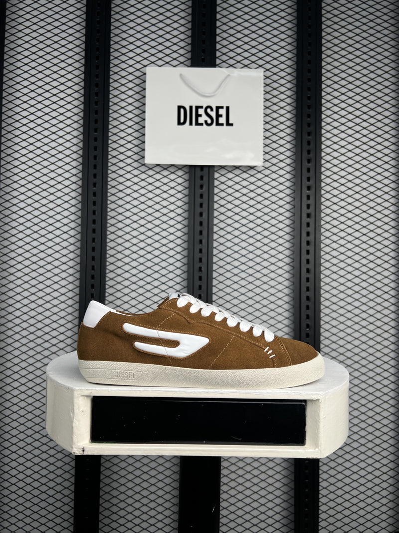 Brushed leather low-top in tan and white