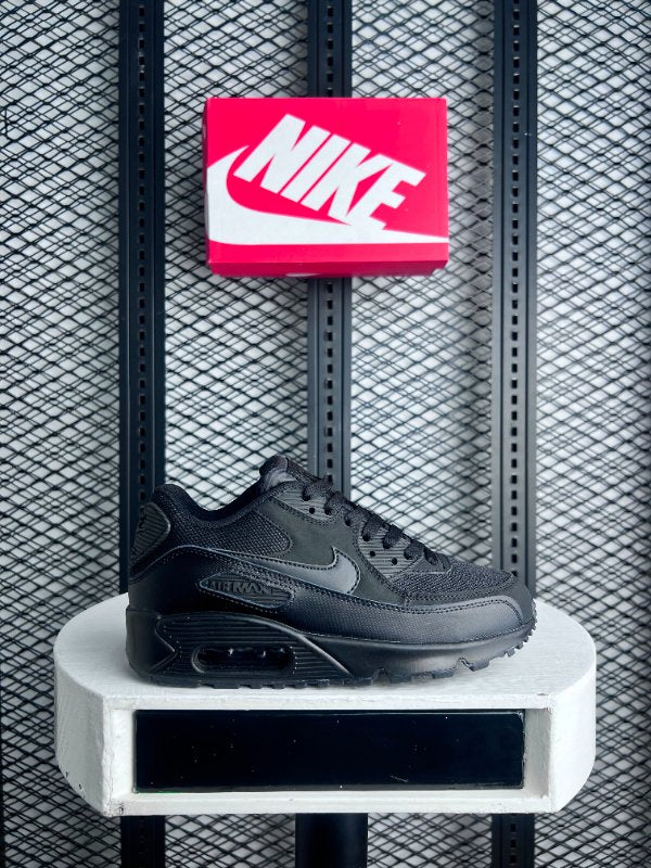 Cushioned-sole leather and mesh low-top in black
