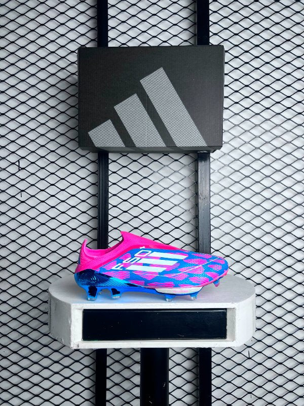 Laceless synthetic football boot in blue and pink