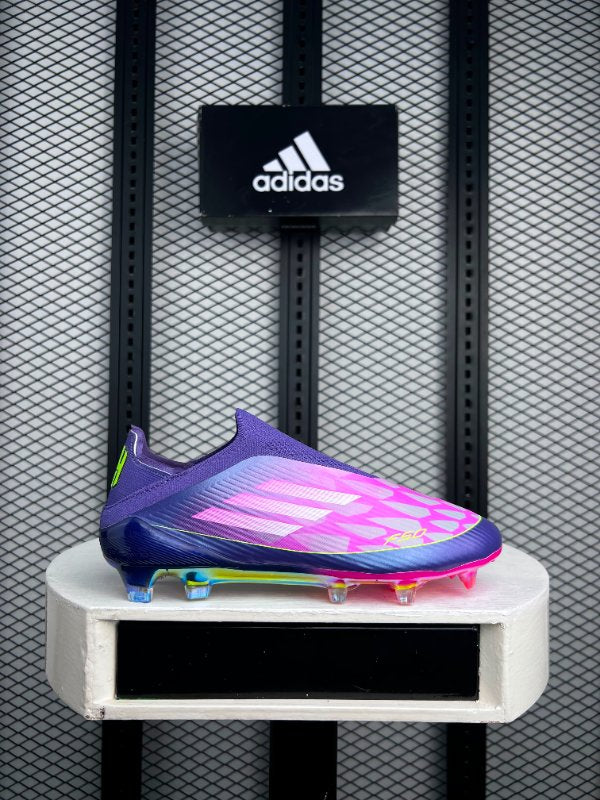Scale-pattern gradient laceless football boot