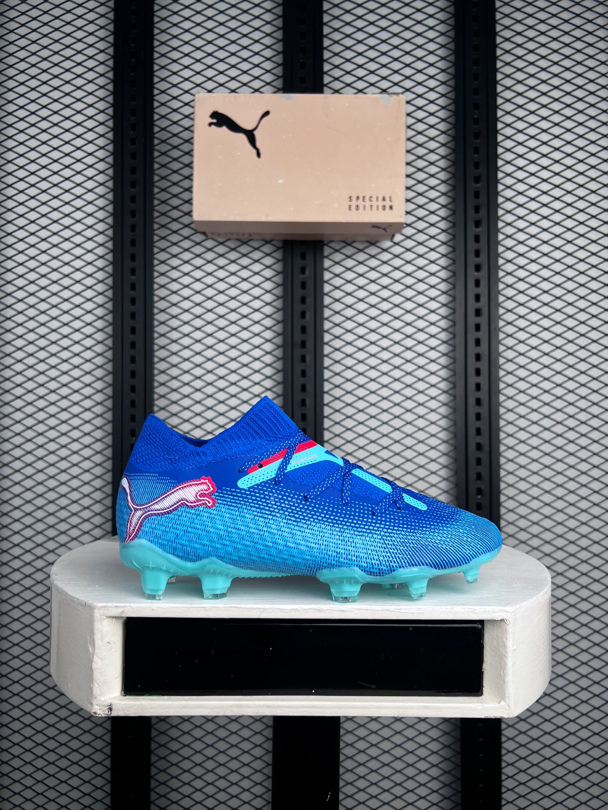 Micro-textured knit football boot in blue and neon red