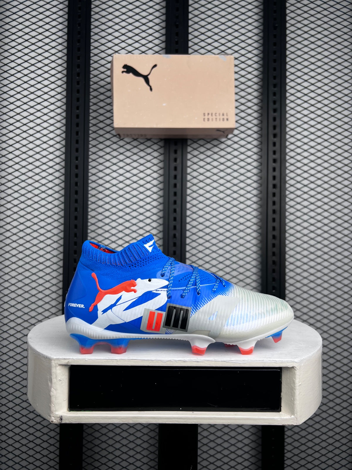 Knit-collar football boot in blue and white