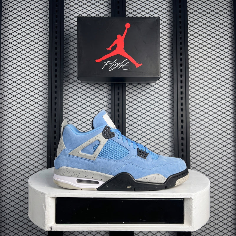 Cushioned-sole light blue nubuck mid-top trainer