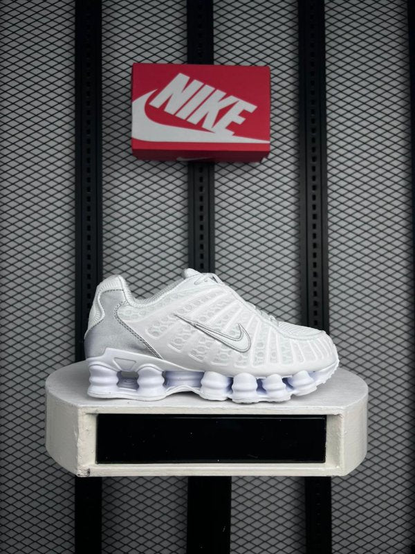 Metallic textile runner in white and silver