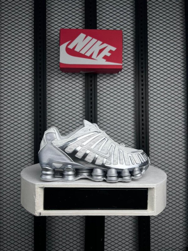 Metallic textile runner in silver and white on a cushioned sole