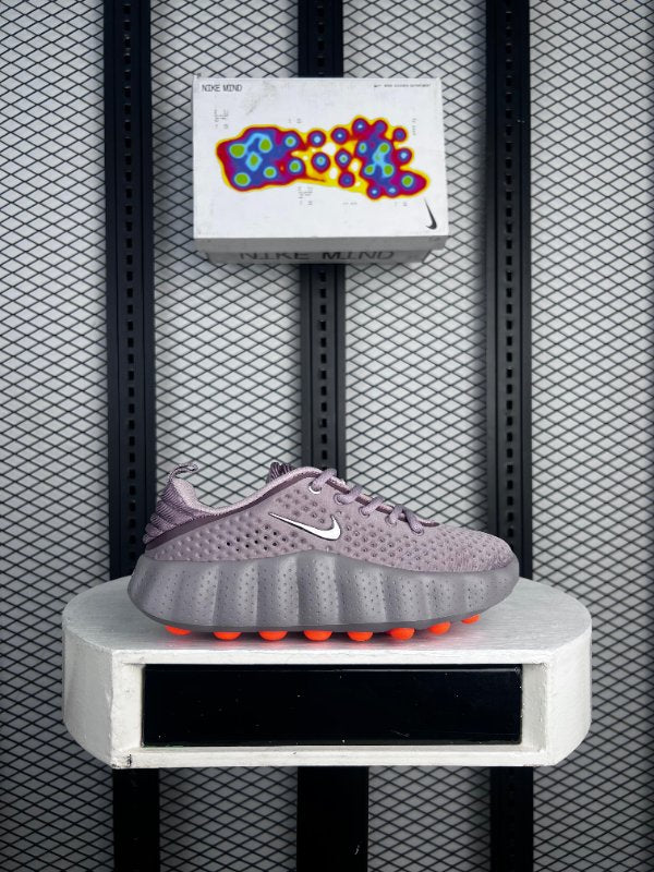 Perforated coated low-top in lilac