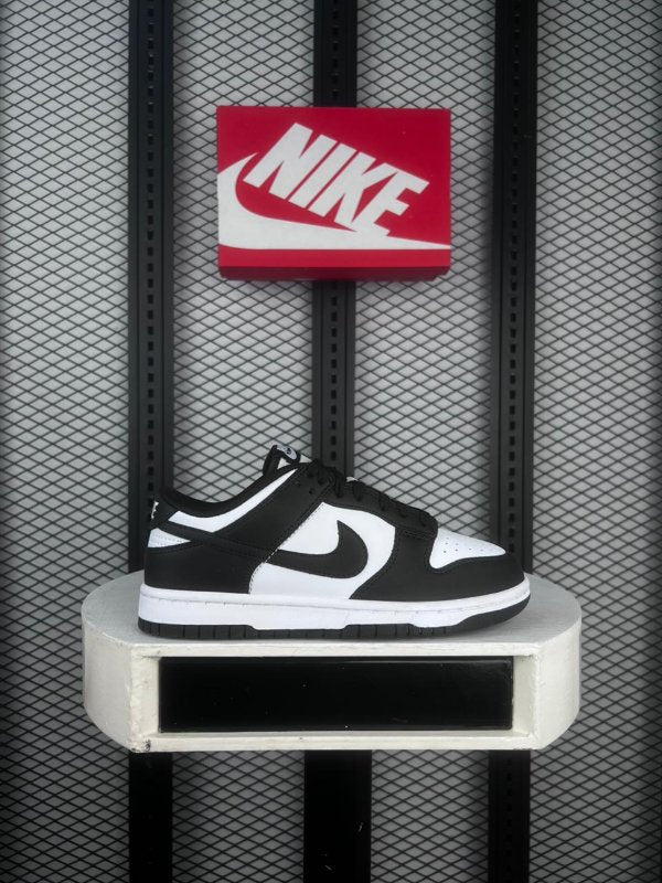 Leather low-top in black and white with retro, basketball, casual styling