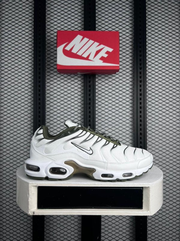 Caged mesh runner in white and olive