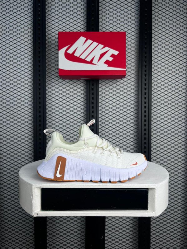 Textured mesh runner in cream