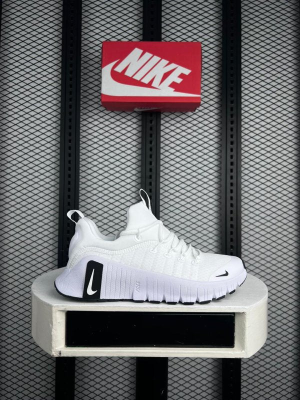 Textured mesh runner in white on a cushioned sole with a technical finish