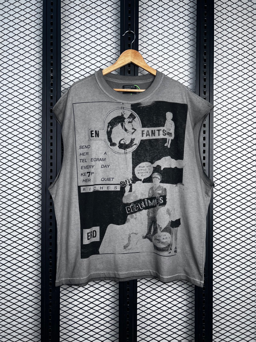 Oversized short-sleeve tee in washed grey collage print