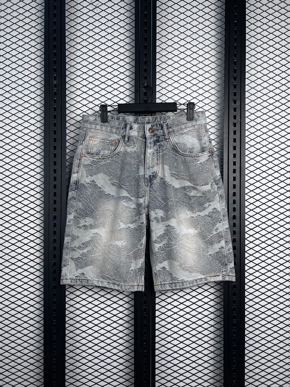 Five-pocket jacquard denim shorts in wave pattern