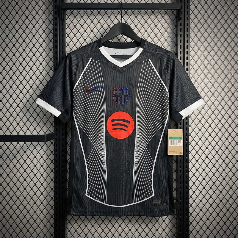 Short-sleeve soccer jersey in black with geometric lines