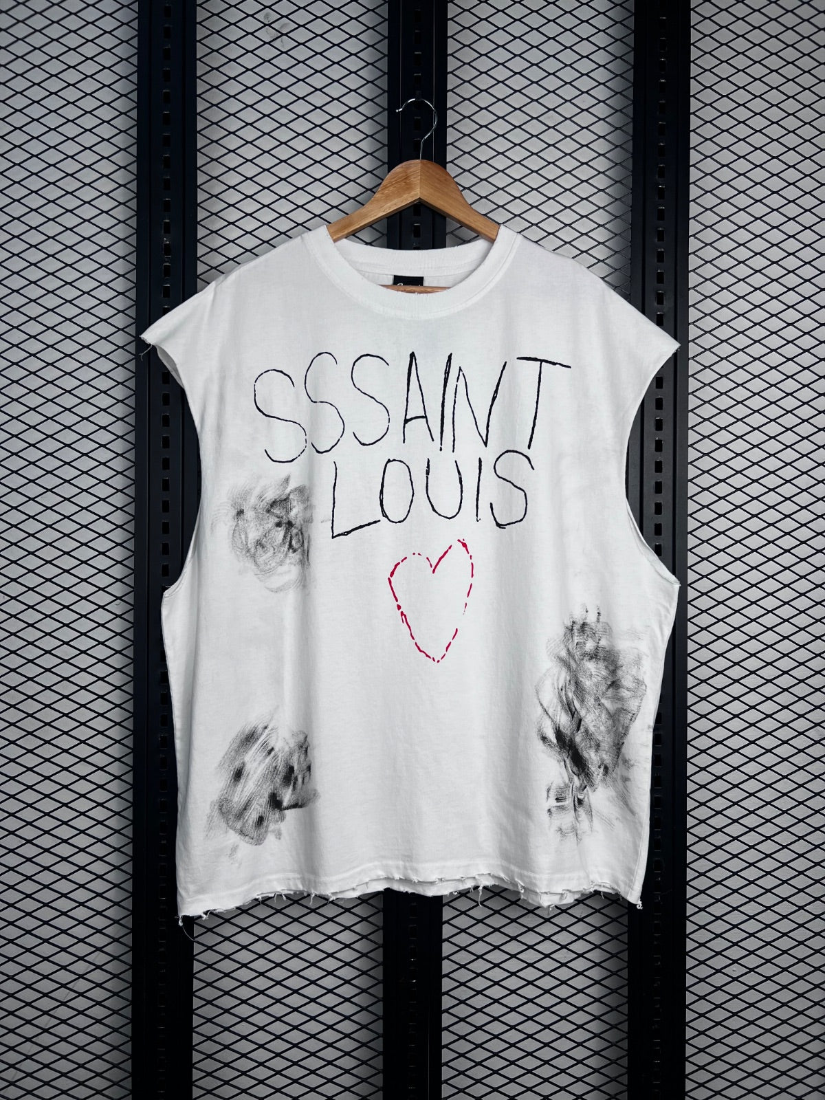 Cotton crewneck t-shirt with graffiti script and heart graphic