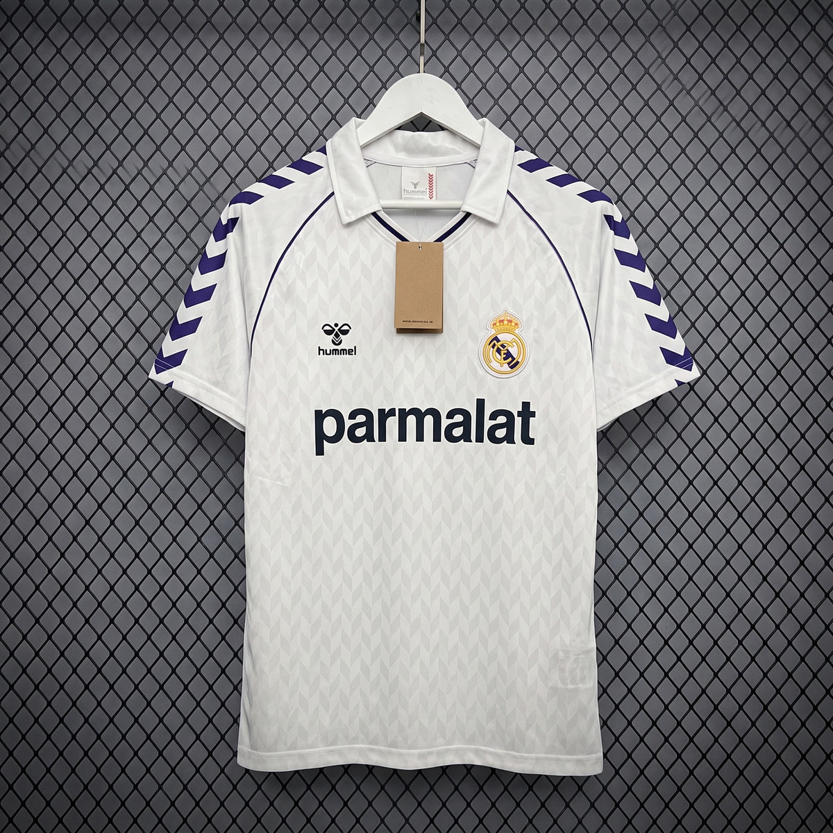 Chevron-sleeve retro football jersey with ribbed polo collar