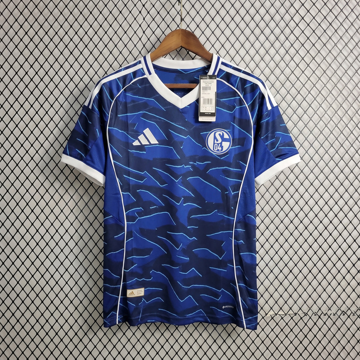 Wave-patterned short-sleeve jersey with contrast V-neck trim