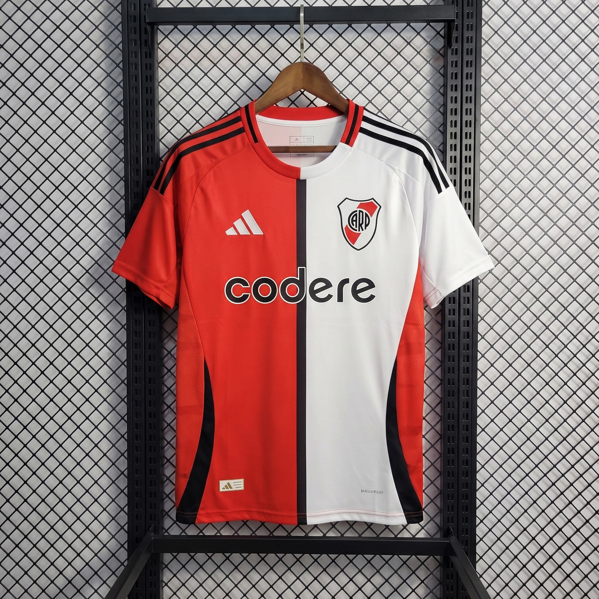 Split-panel colour-block sports jersey in red and white