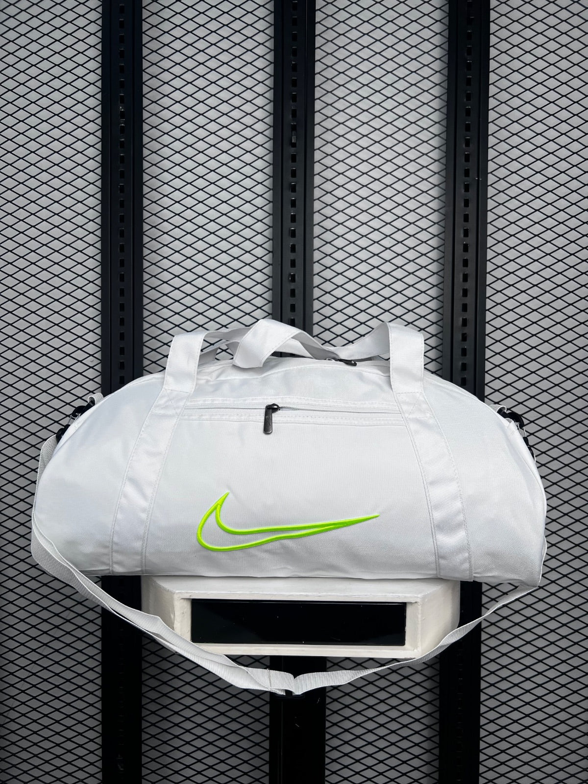 Reinforced-strap canvas duffel bag in ecru