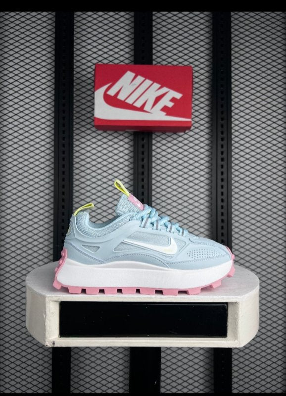 Textile runner in light blue and white