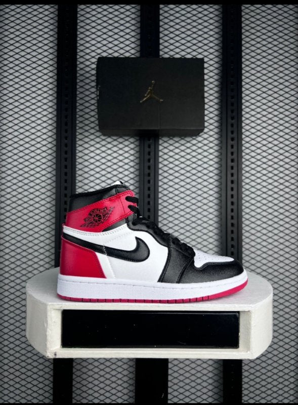 High-top sneaker Retro black toe reimagied black red is the white